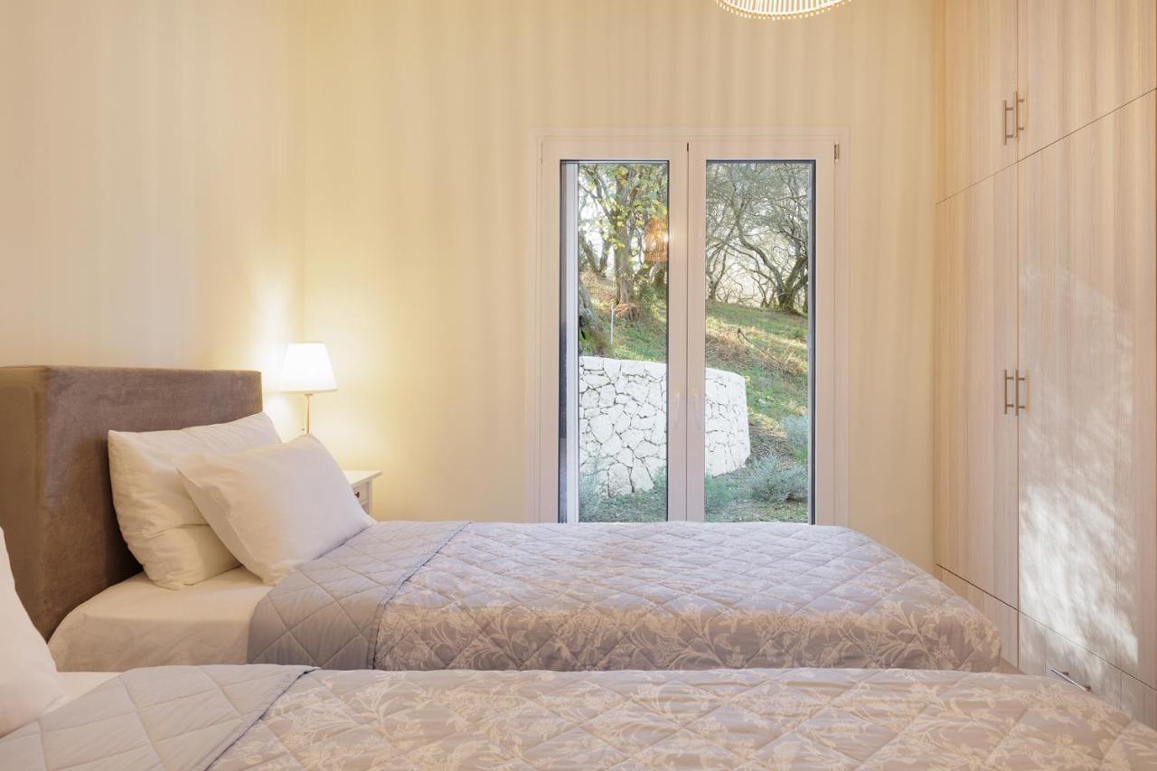 Villa Breeze & Villa Coco By Konnect, Avlaki Beach Kassiopi Exterior photo